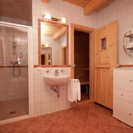 Cozy Chalet In Near Ski Area בקתה *